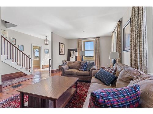 2478 Middle Road, Kingston, ON - Indoor Photo Showing Living Room