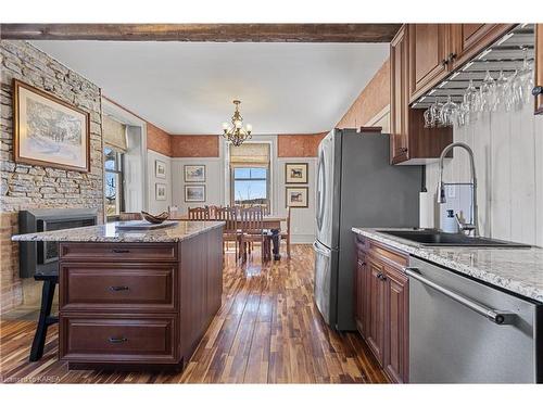 2478 Middle Road, Kingston, ON - Indoor Photo Showing Kitchen