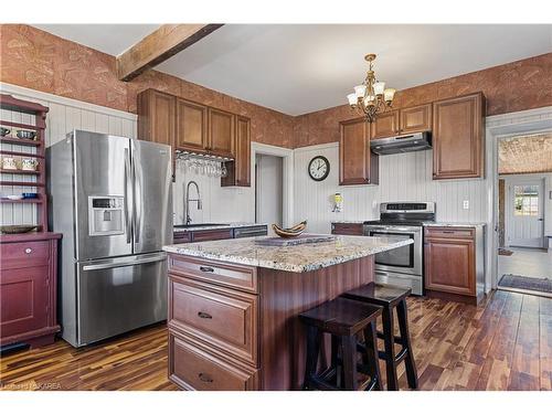 2478 Middle Road, Kingston, ON - Indoor Photo Showing Kitchen