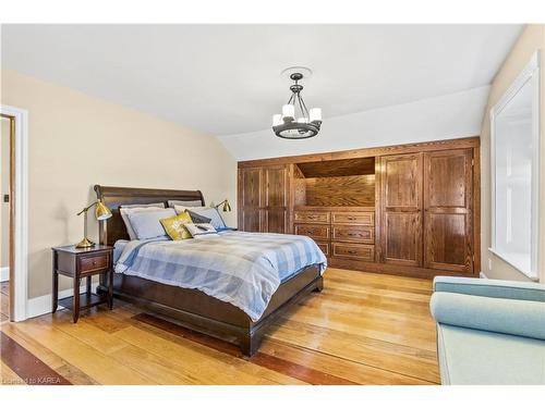 2478 Middle Road, Kingston, ON - Indoor Photo Showing Bedroom