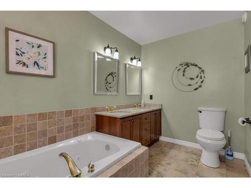 571 Monterey Court, Kingston, ON - Indoor Photo Showing Bathroom