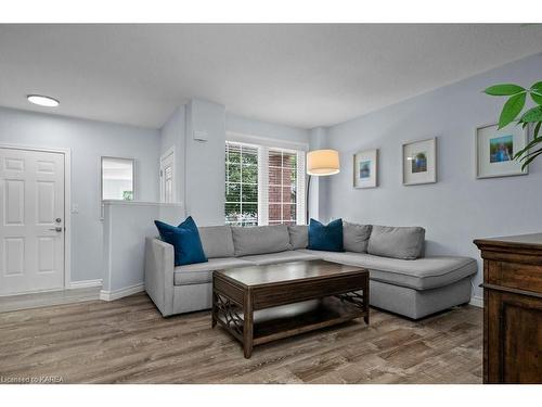 1902 Berrywood Crescent, Kingston, ON - Indoor Photo Showing Living Room