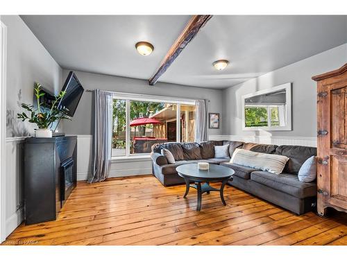 373 Dundas Street W, Napanee, ON - Indoor Photo Showing Living Room