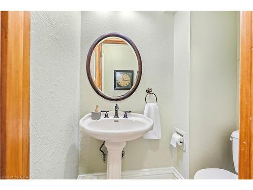 373 Dundas Street W, Napanee, ON - Indoor Photo Showing Bathroom