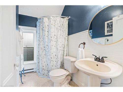 373 Dundas Street W, Napanee, ON - Indoor Photo Showing Bathroom