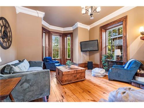 373 Dundas Street W, Napanee, ON - Indoor Photo Showing Living Room