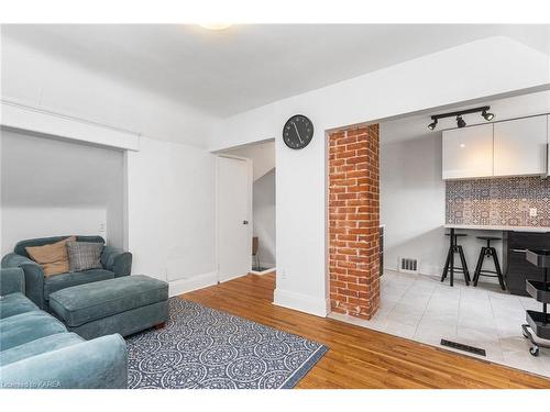 205 Adelaide Street, Kingston, ON - Indoor Photo Showing Living Room