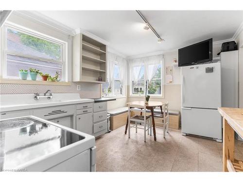 205 Adelaide Street, Kingston, ON - Indoor Photo Showing Kitchen