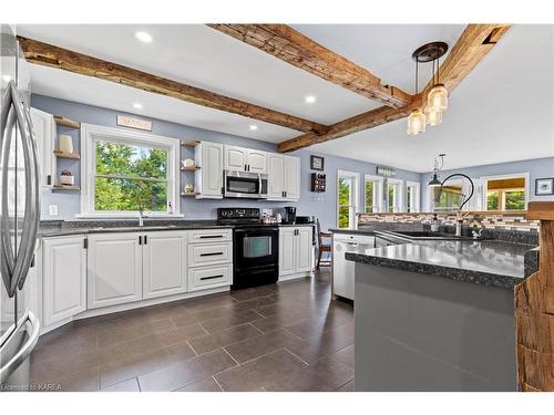 581 Concession Road 8, Westport, ON - Indoor Photo Showing Kitchen With Upgraded Kitchen