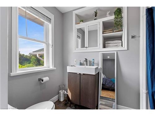 581 Concession Road 8, Westport, ON - Indoor Photo Showing Bathroom