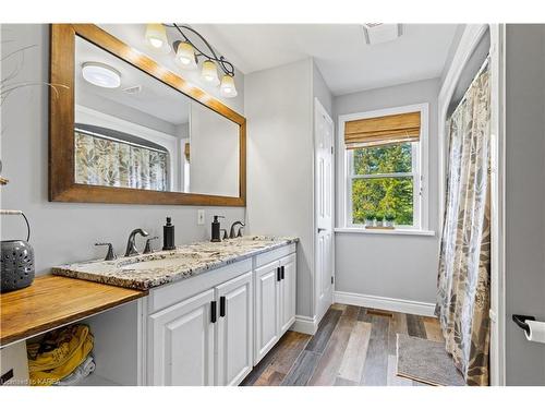 581 Concession Road 8, Westport, ON - Indoor Photo Showing Bathroom