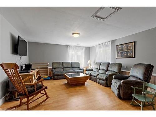 581 Concession Road 8, Westport, ON - Indoor Photo Showing Living Room