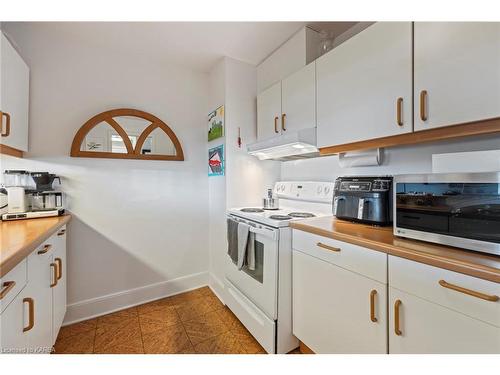 605-2 Bay Street, Kingston, ON - Indoor Photo Showing Kitchen