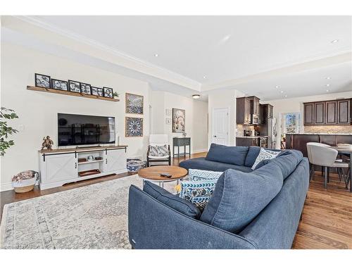 413 Westgate Court, Kingston, ON - Indoor Photo Showing Living Room