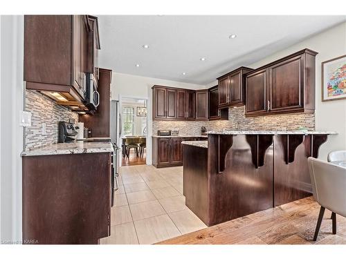 413 Westgate Court, Kingston, ON - Indoor Photo Showing Kitchen With Upgraded Kitchen