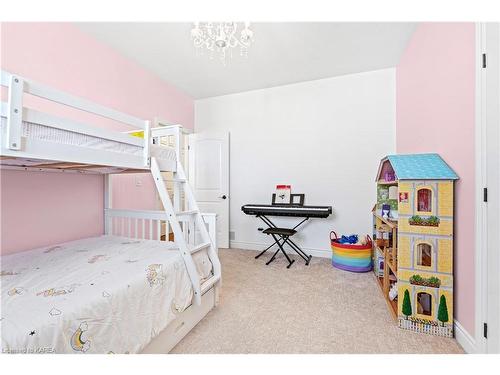 413 Westgate Court, Kingston, ON - Indoor Photo Showing Bedroom