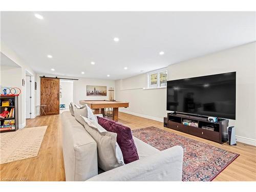 413 Westgate Court, Kingston, ON - Indoor Photo Showing Living Room