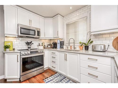 1110 Crossfield Avenue, Kingston, ON - Indoor Photo Showing Kitchen With Upgraded Kitchen