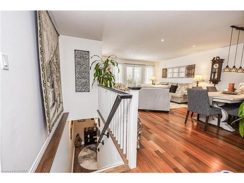 1110 Crossfield Avenue, Kingston, ON - Indoor Photo Showing Dining Room