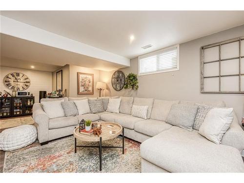 1110 Crossfield Avenue, Kingston, ON - Indoor Photo Showing Living Room