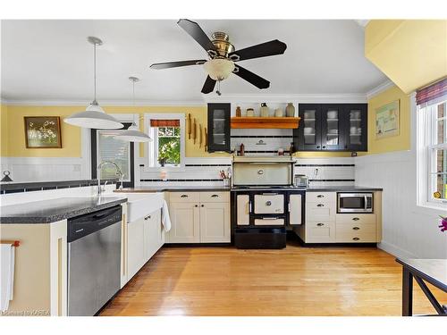 4291 Old Hwy 2, Belleville, ON - Indoor Photo Showing Kitchen