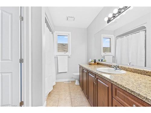 397 Cavendish Crescent, Kingston, ON - Indoor Photo Showing Bathroom