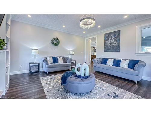 78 Aragon Road, Glenburnie, ON - Indoor Photo Showing Living Room