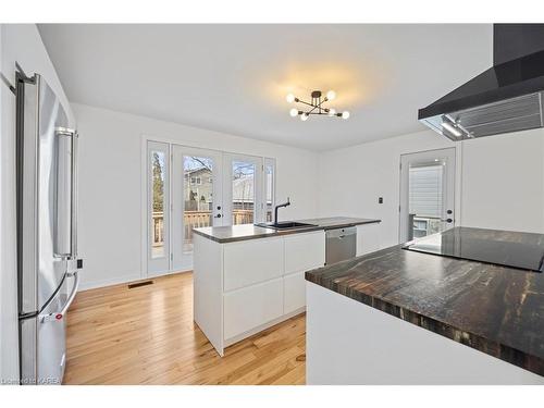 442 College Street, Kingston, ON - Indoor Photo Showing Kitchen