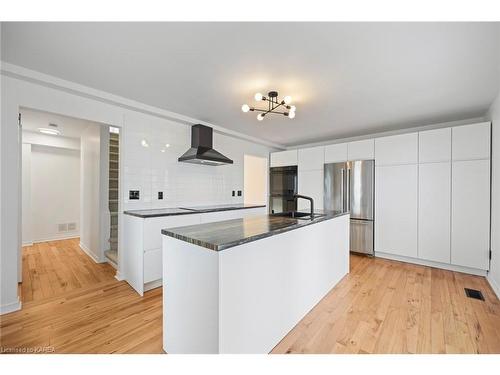 442 College Street, Kingston, ON - Indoor Photo Showing Kitchen