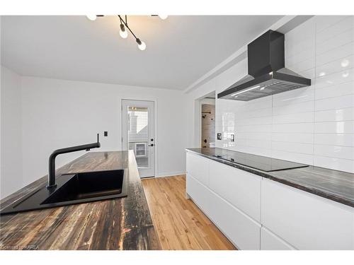 442 College Street, Kingston, ON - Indoor Photo Showing Kitchen