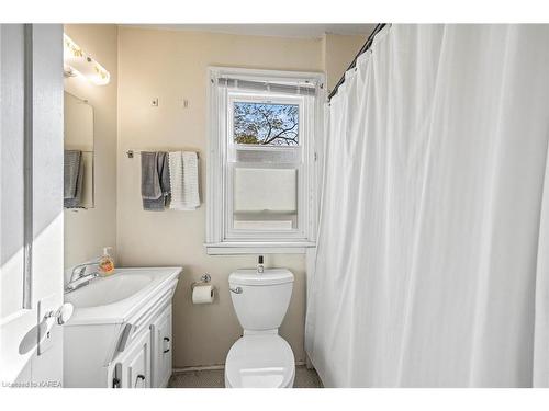 95 Nelson Street, Kingston, ON - Indoor Photo Showing Bathroom