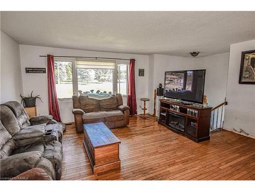 7072 County Road 2, Morven, ON - Indoor Photo Showing Living Room