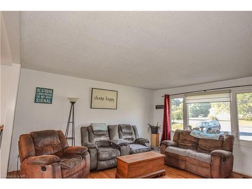 7072 County Road 2, Morven, ON - Indoor Photo Showing Living Room