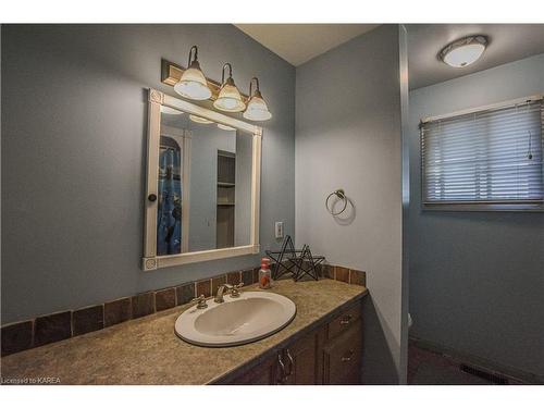 7072 County Road 2, Morven, ON - Indoor Photo Showing Bathroom