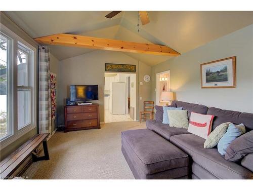 1264 Head Road, Cloyne, ON - Indoor Photo Showing Living Room