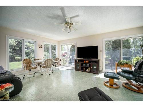 2018 County Road 9 Road, Greater Napanee, ON - Indoor Photo Showing Living Room