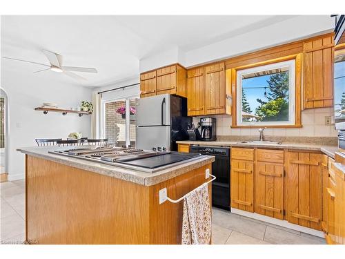 162 Fairview Road, Kingston, ON - Indoor Photo Showing Kitchen