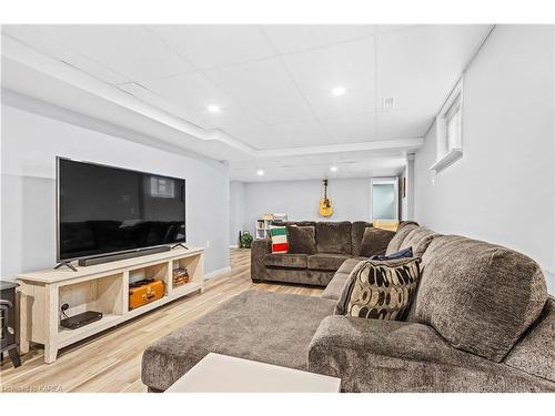 162 Fairview Road, Kingston, ON - Indoor Photo Showing Living Room