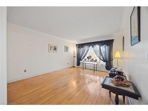 250 Friarhill Crescent, Kingston, ON - Indoor Photo Showing Other Room