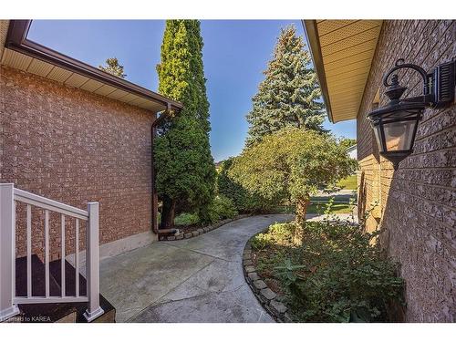 250 Friarhill Crescent, Kingston, ON - Outdoor