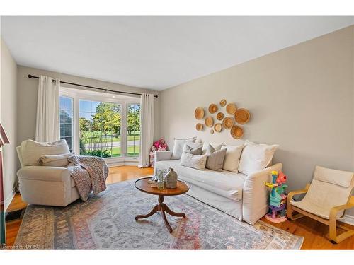 867 Ashton Place, Kingston, ON - Indoor Photo Showing Living Room