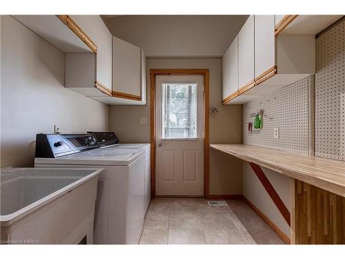 31 Chisamore Pt Rd, Gananoque, ON - Indoor Photo Showing Laundry Room