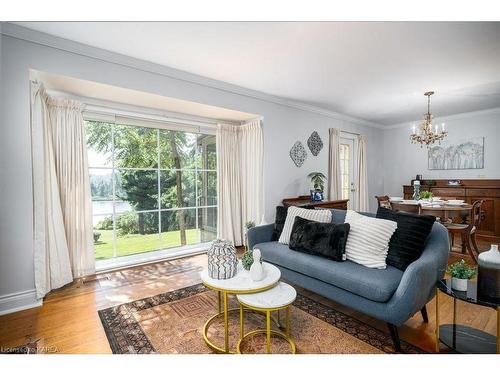 366 Dundas Street W, Napanee, ON - Indoor Photo Showing Living Room