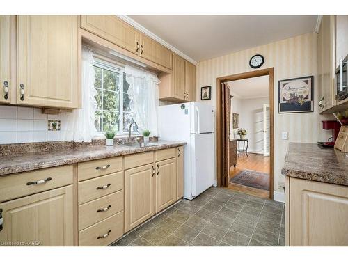 366 Dundas Street W, Napanee, ON - Indoor Photo Showing Kitchen