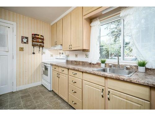 366 Dundas Street W, Napanee, ON - Indoor Photo Showing Kitchen