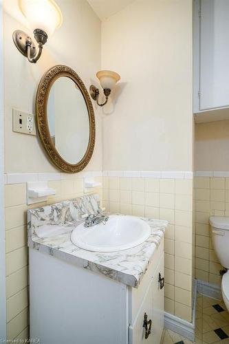 366 Dundas Street W, Napanee, ON - Indoor Photo Showing Bathroom