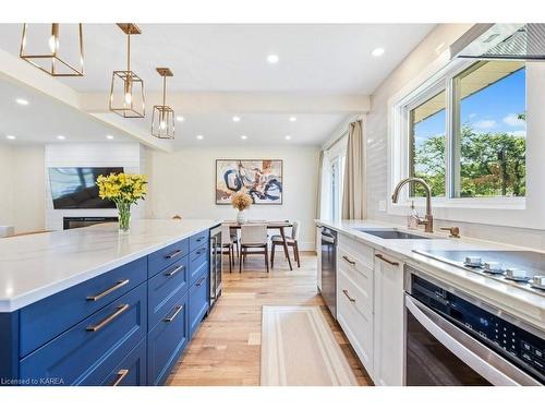 265 Bicknell Crescent, Kingston, ON - Indoor Photo Showing Kitchen With Upgraded Kitchen