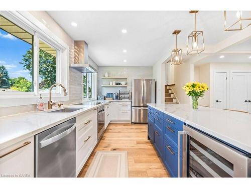 265 Bicknell Crescent, Kingston, ON - Indoor Photo Showing Kitchen With Upgraded Kitchen