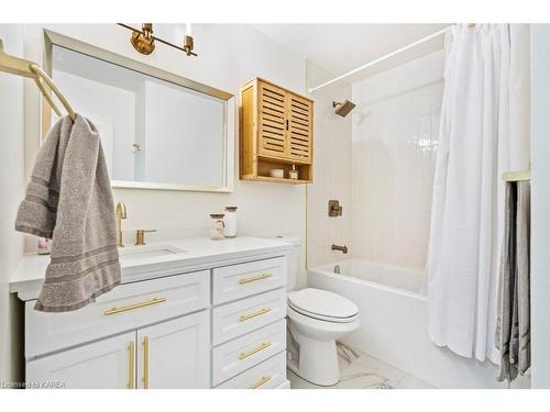 265 Bicknell Crescent, Kingston, ON - Indoor Photo Showing Bathroom