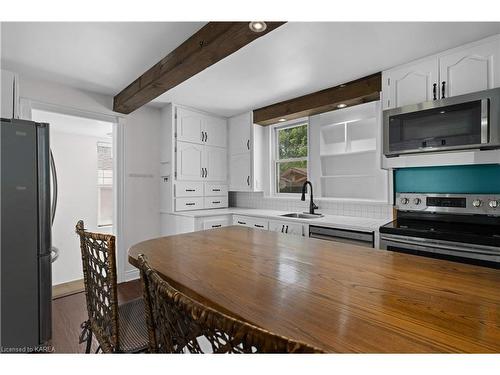 11 Sunny Acres Road, Kingston, ON - Indoor Photo Showing Kitchen